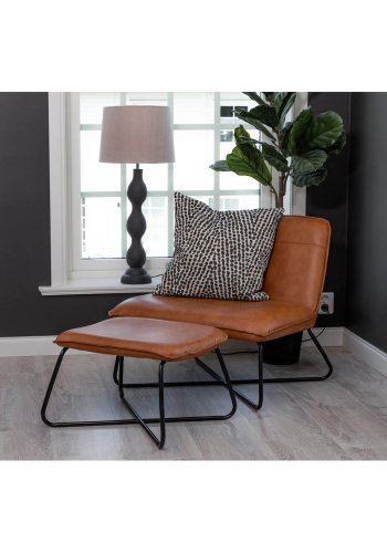 VENTURE DESIGN X lenestol med fotskammel - brun PU og svart jern