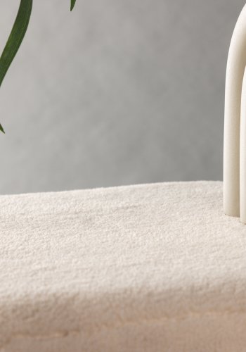 VENTURE DESIGN Newton puf, kvadratisk - offwhite polyester bamsestof og slv stl (45x45)