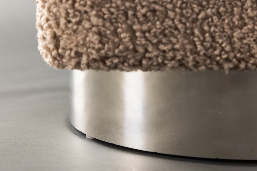 VENTURE DESIGN Newton puff, firkantet - brunt polyester teddystoff og slvstl (45x45)