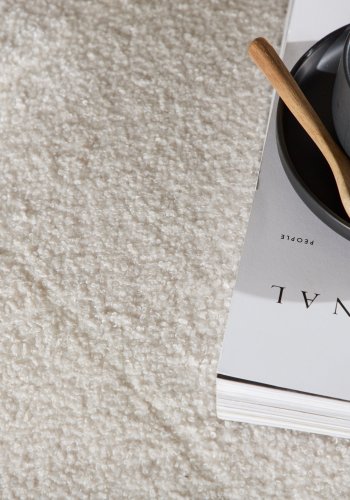 VENTURE DESIGN Salina-puff, firkantet - hvit teddystoff polyester og naturlig gummitre (60x60)