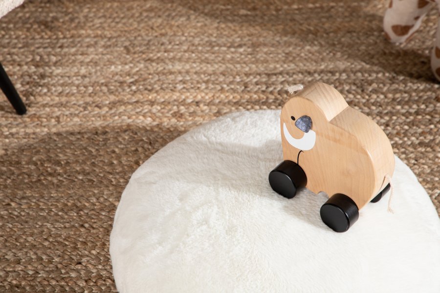 VENTURE DESIGN Ruston barnepuff, rund - hvit lammeull (40)