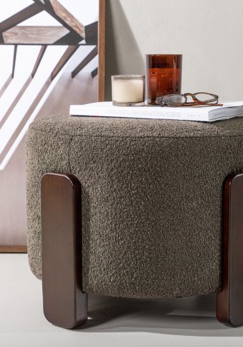 VENTURE DESIGN Kaffepuff, rund - mrkegr bouclé polyester og mrkebrunt gummitre (52,5)