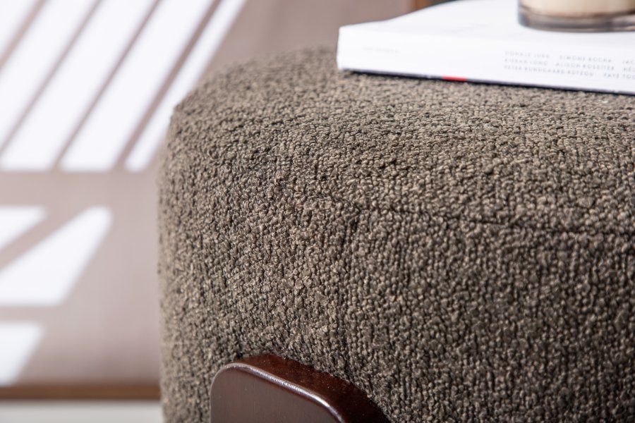 VENTURE DESIGN Kaffepuff, rund - mrkegr bouclé polyester og mrkebrunt gummitre (52,5)