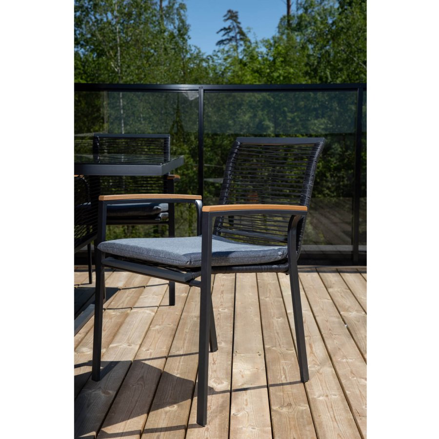 VENTURE DESIGN Dallas hagestol, med armlener og pute - naturlig teak, svart polyestertau og stl