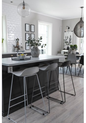 VENTURE DESIGN Wave barstol, med ryggstöd och fotstöd - vit plast och vit metall