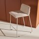 VENTURE DESIGN Bisbee Barhocker, mit Rückenlehne und Fußstütze – beigefarbener Bouclé-Stoff und Stahl