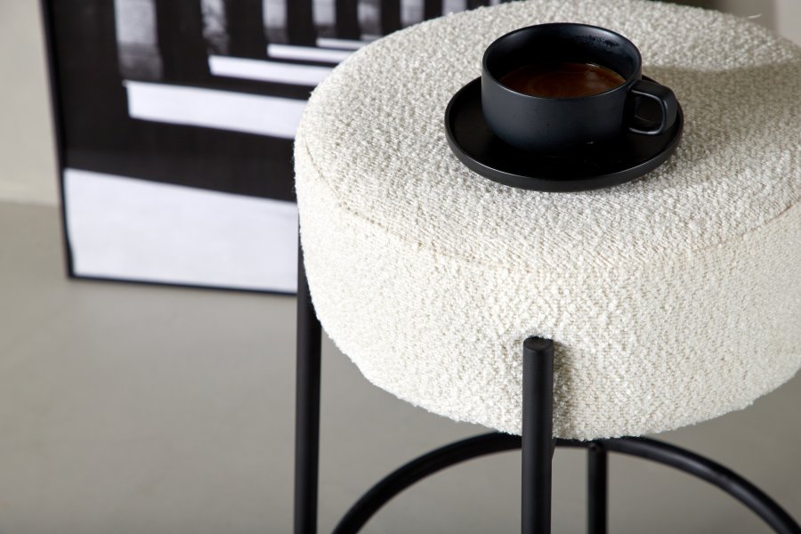VENTURE DESIGN Tucson barstol, med fotsttte - hvit bouclé-stoff og sort stl