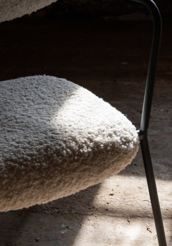 VENTURE DESIGN Duffy Sessel - weißer Teddystoff und schwarzer Stahl