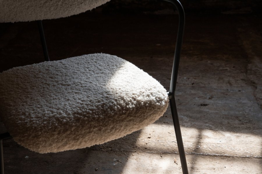 VENTURE DESIGN Duffy Sessel - weißer Teddystoff und schwarzer Stahl