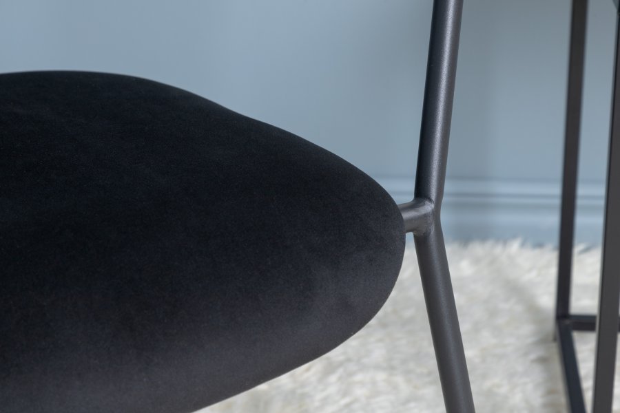 VENTURE DESIGN Duffy lenestol - svart flyel og sort stl