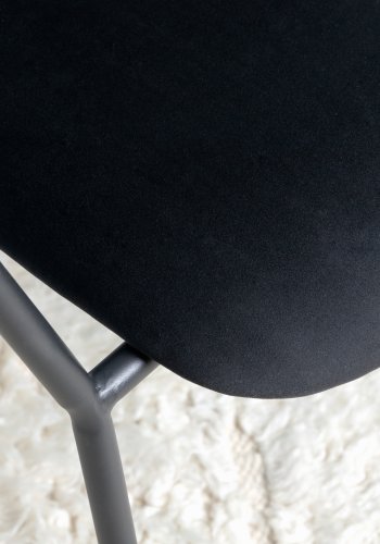 VENTURE DESIGN Duffy lenestol - svart flyel og sort stl