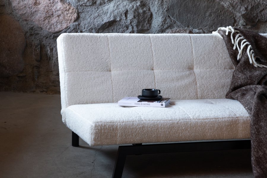 VENTURE DESIGN Bodil sovesofa - hvit teddystoff og sort stl (180x106)