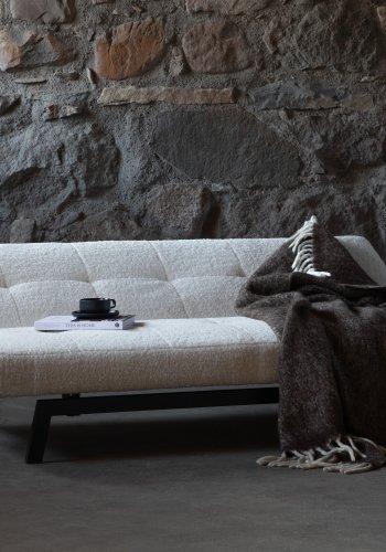 VENTURE DESIGN Bodil sovesofa - hvit teddystoff og sort stl (180x106)