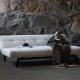 VENTURE DESIGN Bodil sovesofa - hvit teddystoff og sort stl (180x106)