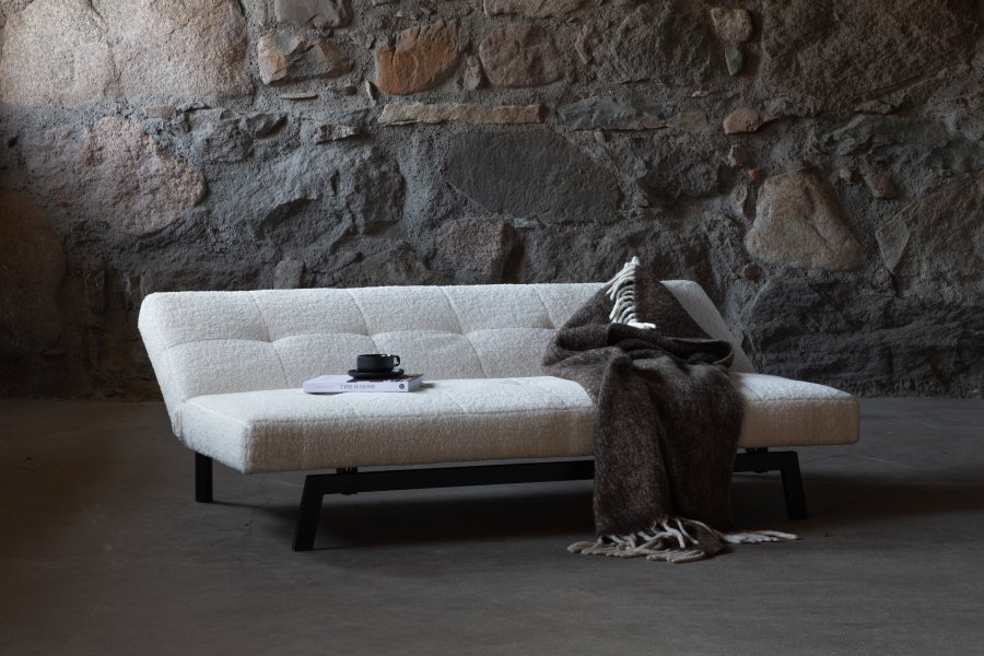 VENTURE DESIGN Bodil sovesofa - hvit teddystoff og sort stl (180x106)