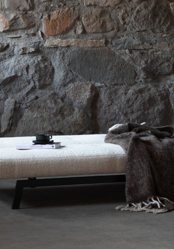 VENTURE DESIGN Bodil sovesofa - hvit teddystoff og sort stl (180x106)