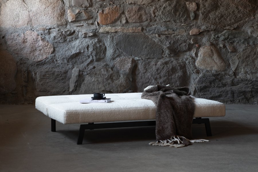 VENTURE DESIGN Bodil sovesofa - hvit teddystoff og sort stl (180x106)