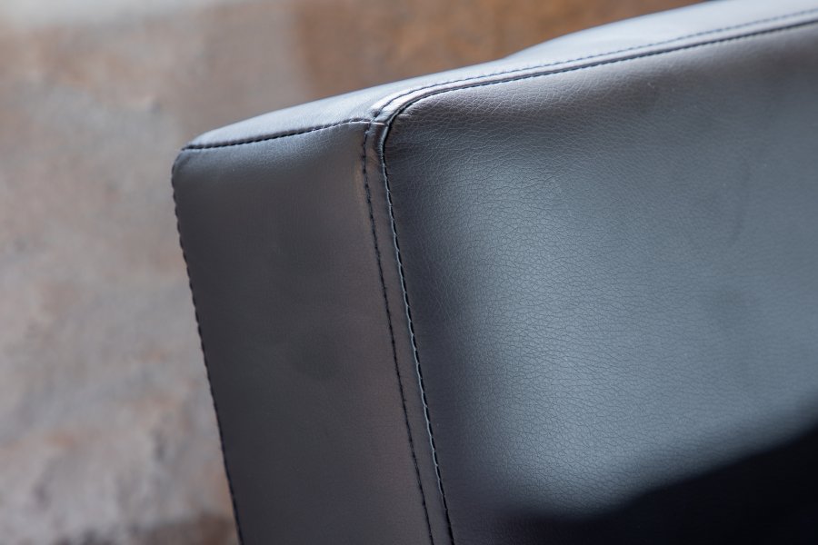 VENTURE DESIGN Bodil sovesofa - svart PU og sort stl (180x60)