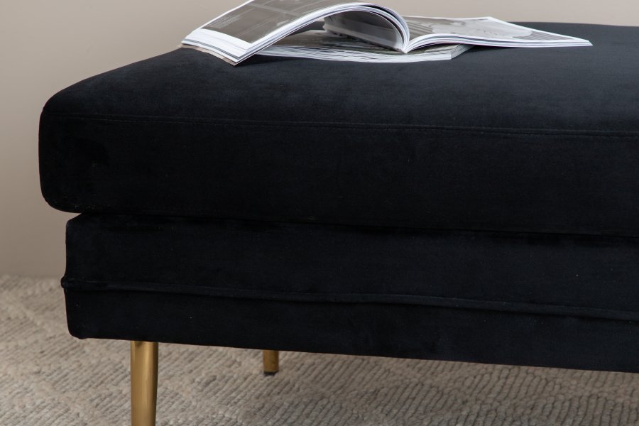 VENTURE DESIGN Bompuff, rektangulr - svart flyel og messing foliestl (90x70)