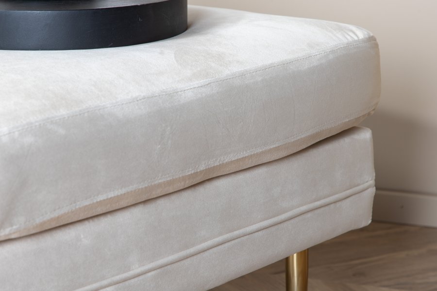 VENTURE DESIGN Bompuff, rektangulr - lys beige flyel og messingstl (90x70)