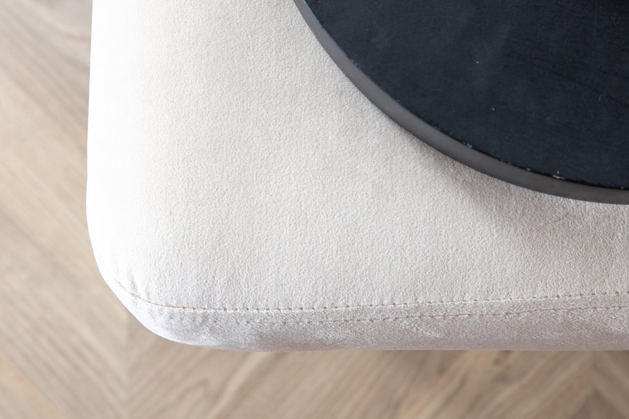 VENTURE DESIGN Bompuff, rektangulr - lys beige flyel og messingstl (90x70)