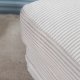 VENTURE DESIGN Boom Pouf, rechteckig – hellbeiger Samt und Messingstahl (90x70)