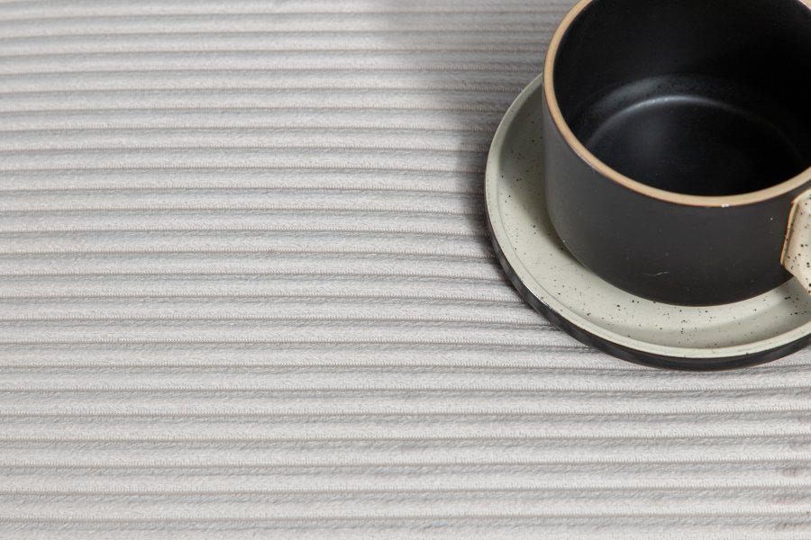 VENTURE DESIGN Boom Pouf, rechteckig – hellbeiger Samt und Messingstahl (90x70)