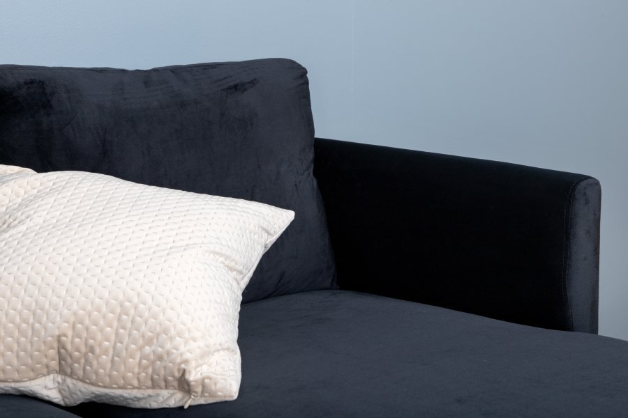 VENTURE DESIGN Zoom U-sofa - svart flyel og sort stl