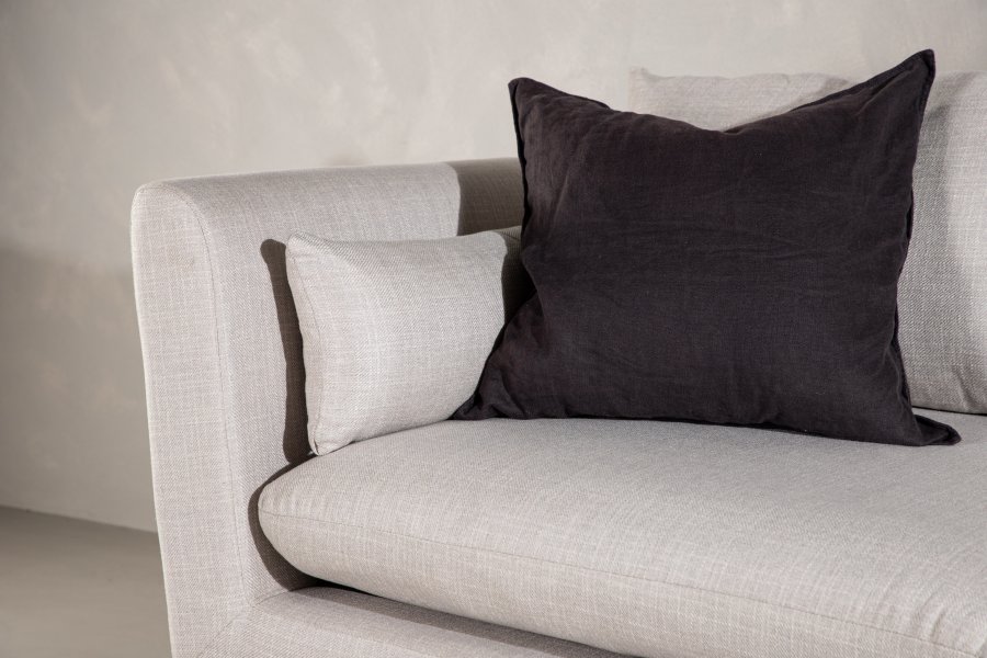 VENTURE DESIGN Tacoma 2-personers soffa - beige tyg och naturgummiträ