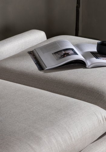 VENTURE DESIGN Tacoma 2-personers soffa - beige tyg och naturgummiträ