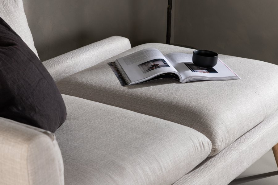 VENTURE DESIGN Tacoma 2-personers soffa - beige tyg och naturgummiträ