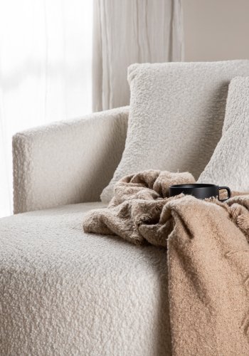 VENTURE DESIGN Kelso 2-Sitzer-Sofa, mit 2 Kissen – weißer Teddybär-Stoff, Polyester und Kiefernholz