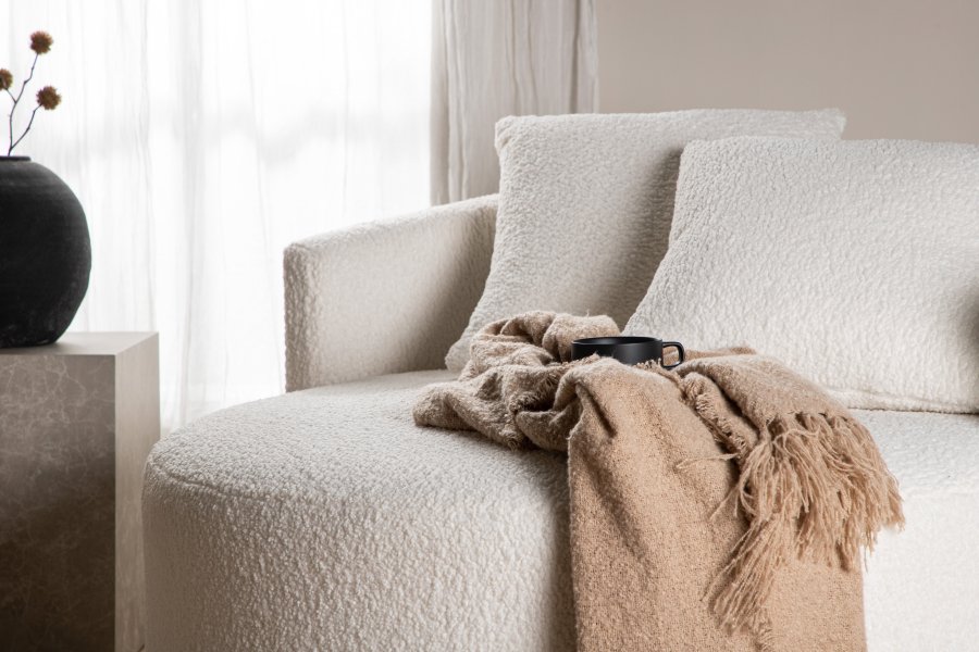 VENTURE DESIGN Kelso 2-Sitzer-Sofa, mit 2 Kissen – weißer Teddybär-Stoff, Polyester und Kiefernholz