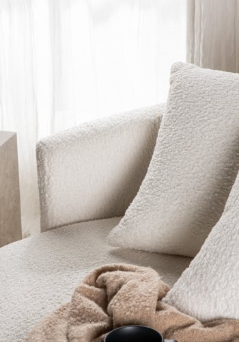 VENTURE DESIGN Kelso 2-Sitzer-Sofa, mit 2 Kissen – weißer Teddybär-Stoff, Polyester und Kiefernholz