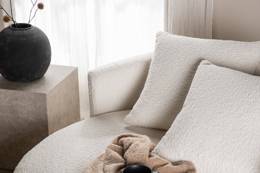 VENTURE DESIGN Kelso 2-Sitzer-Sofa, mit 2 Kissen – weißer Teddybär-Stoff, Polyester und Kiefernholz