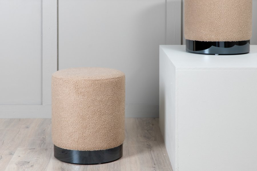 VENTURE DESIGN Benji Pouf, Zylinder – beigefarbener Teddybär-Stoff, Polyester und schwarzer Stahl (35)