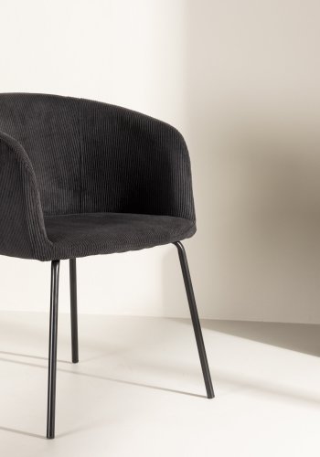 VENTURE DESIGN Berit Esszimmerstuhl, mit Armlehnen – schwarzer Polyestersamt und schwarzer Stahl