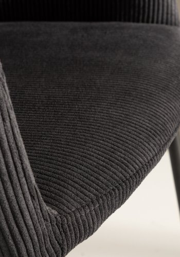 VENTURE DESIGN Berit Esszimmerstuhl, mit Armlehnen – schwarzer Polyestersamt und schwarzer Stahl