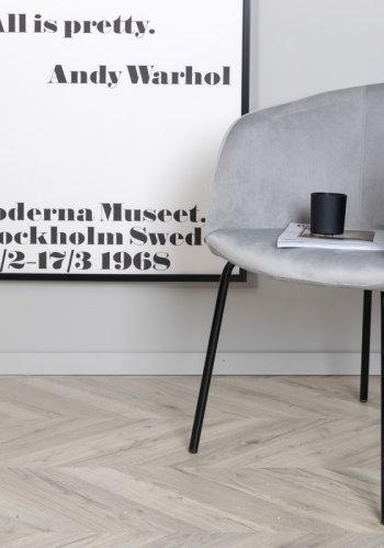 VENTURE DESIGN Berit spisebordstol, med armlener - lys gr flyel og sort stl