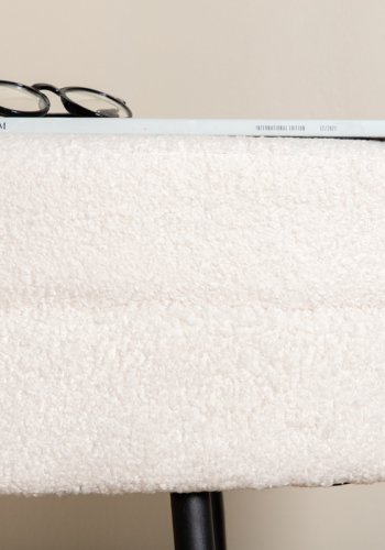 VENTURE DESIGN Otto puff, oval - hvit teddystoff polyester og svart stl (100x40)