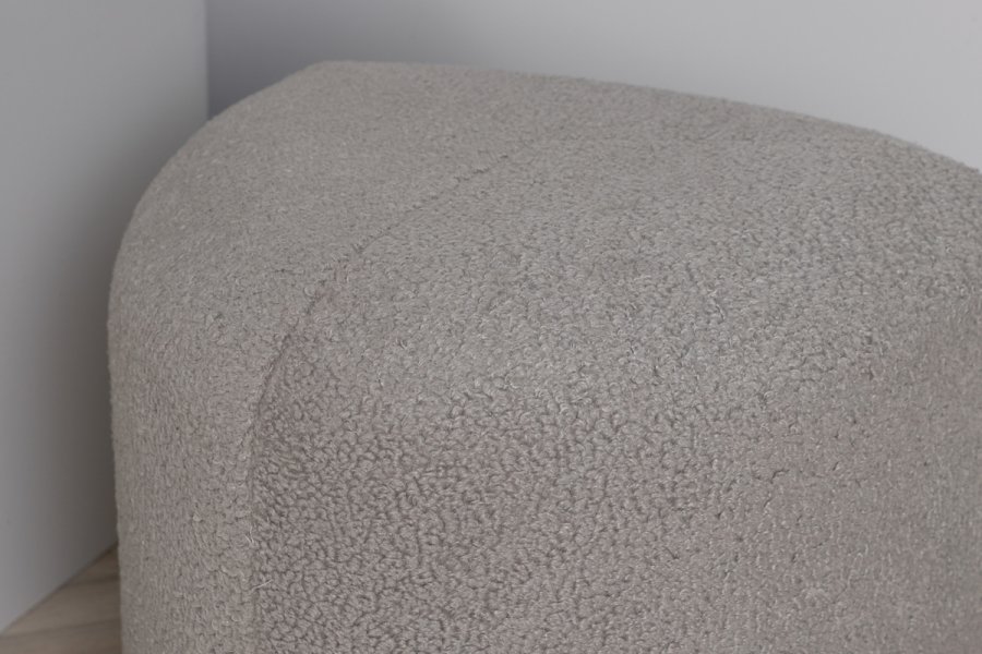 VENTURE DESIGN Pegpuff, trekantet - gr teddystoff polyester