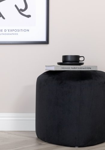 VENTURE DESIGN Pegpuff, trekantet - svart flyel