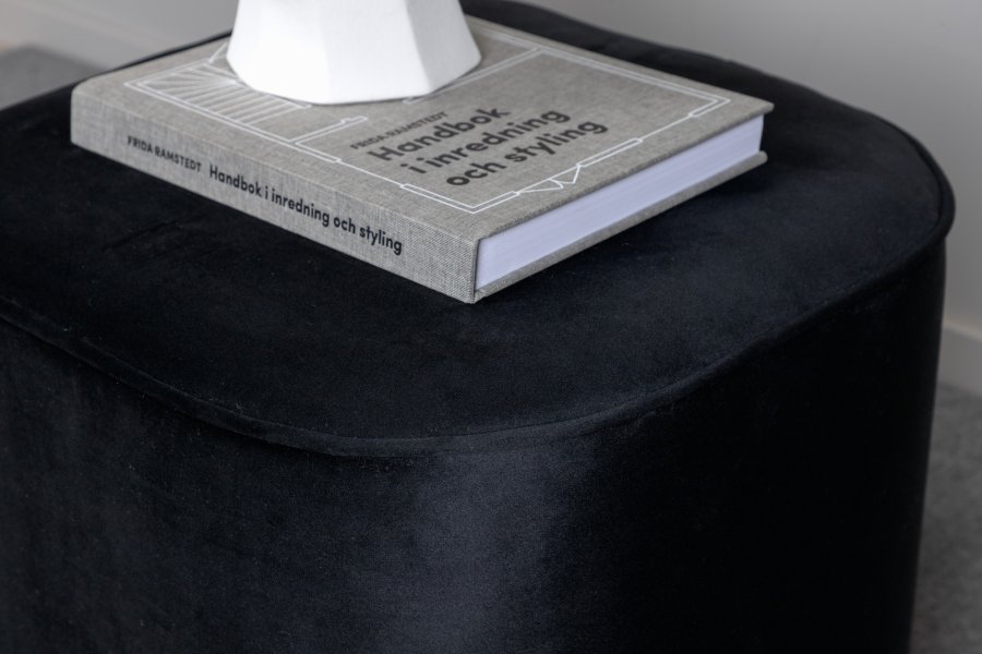 VENTURE DESIGN Piff-puff, firkantet - svart flyel (44x44)