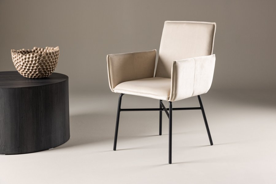 VENTURE DESIGN Petra spisebordstol, m. armlener - beige polyesterflyel og sort stl
