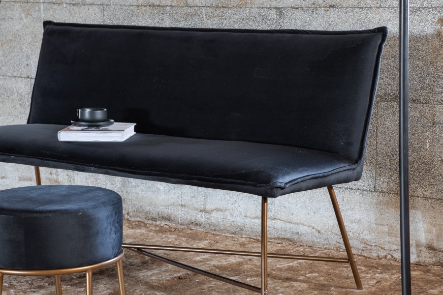 VENTURE DESIGN Pippi 2-seters sofa - svart flyel og kobberstl