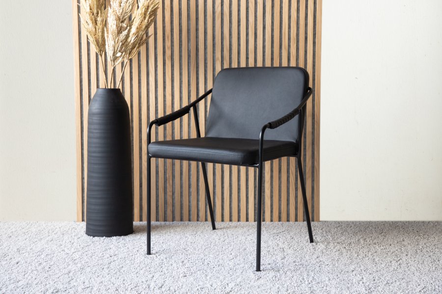 VENTURE DESIGN Twisted spisebordstol, med armlener - sort PU/polyester og sort stl
