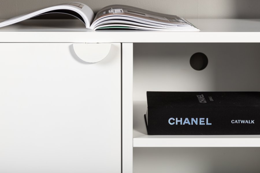 VENTURE DESIGN Piring TV-bord, m. 2 drer og 3 hyller - hvitt stl (120x40)