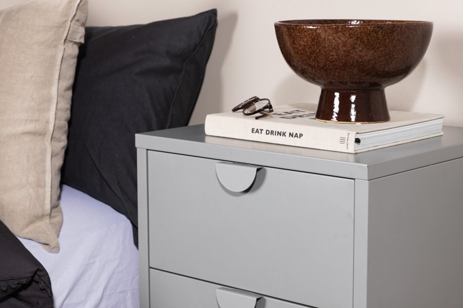 VENTURE DESIGN Piring nattbord, m. 2 skuffer - lys gr stl (45x40)