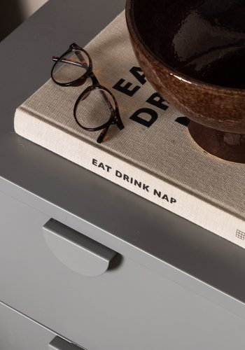 VENTURE DESIGN Piring nattbord, m. 2 skuffer - lys gr stl (45x40)