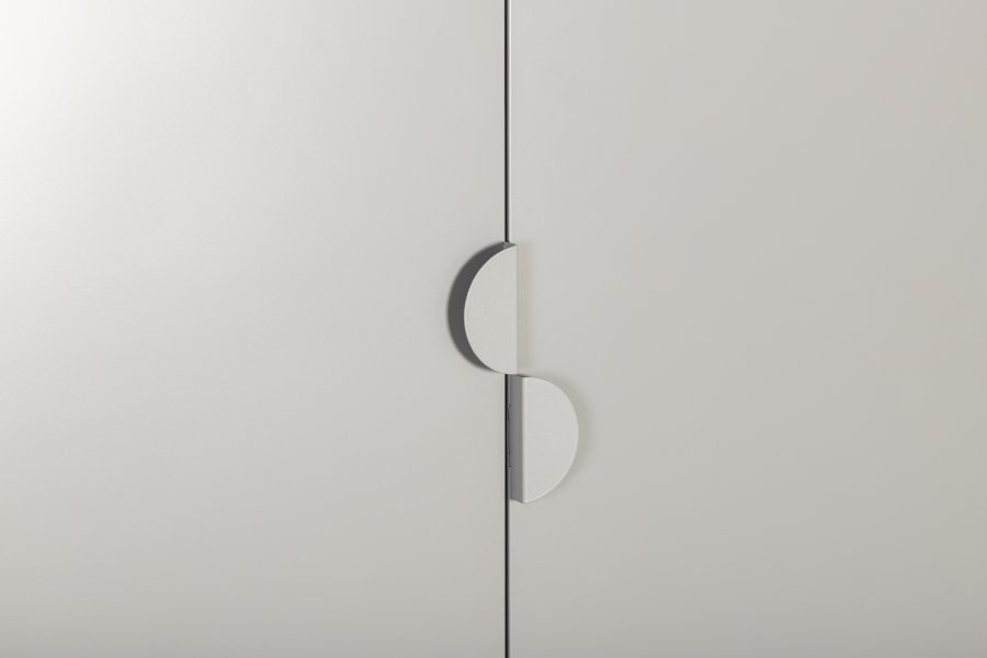 VENTURE DESIGN Piring garderobe, m. 2 drer, 3 hyller og hengerstang - lysegr stl (H:183)